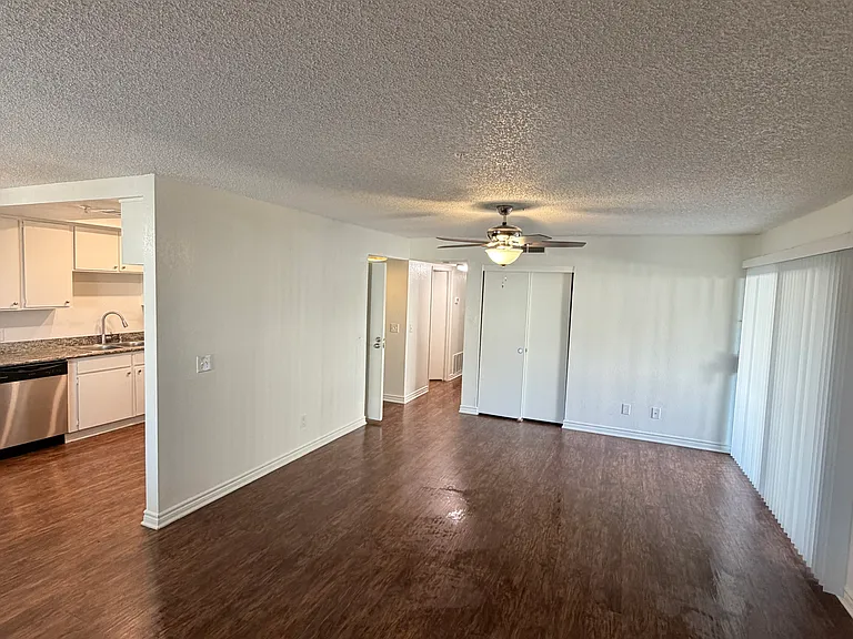 Rancho Vista Apartments — Photo 20