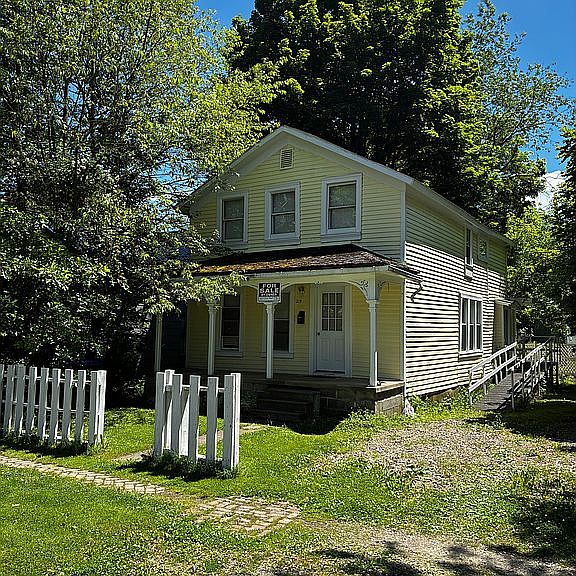Listing photo