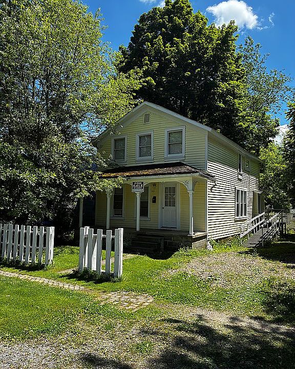 1st image of 215 E Walnut St