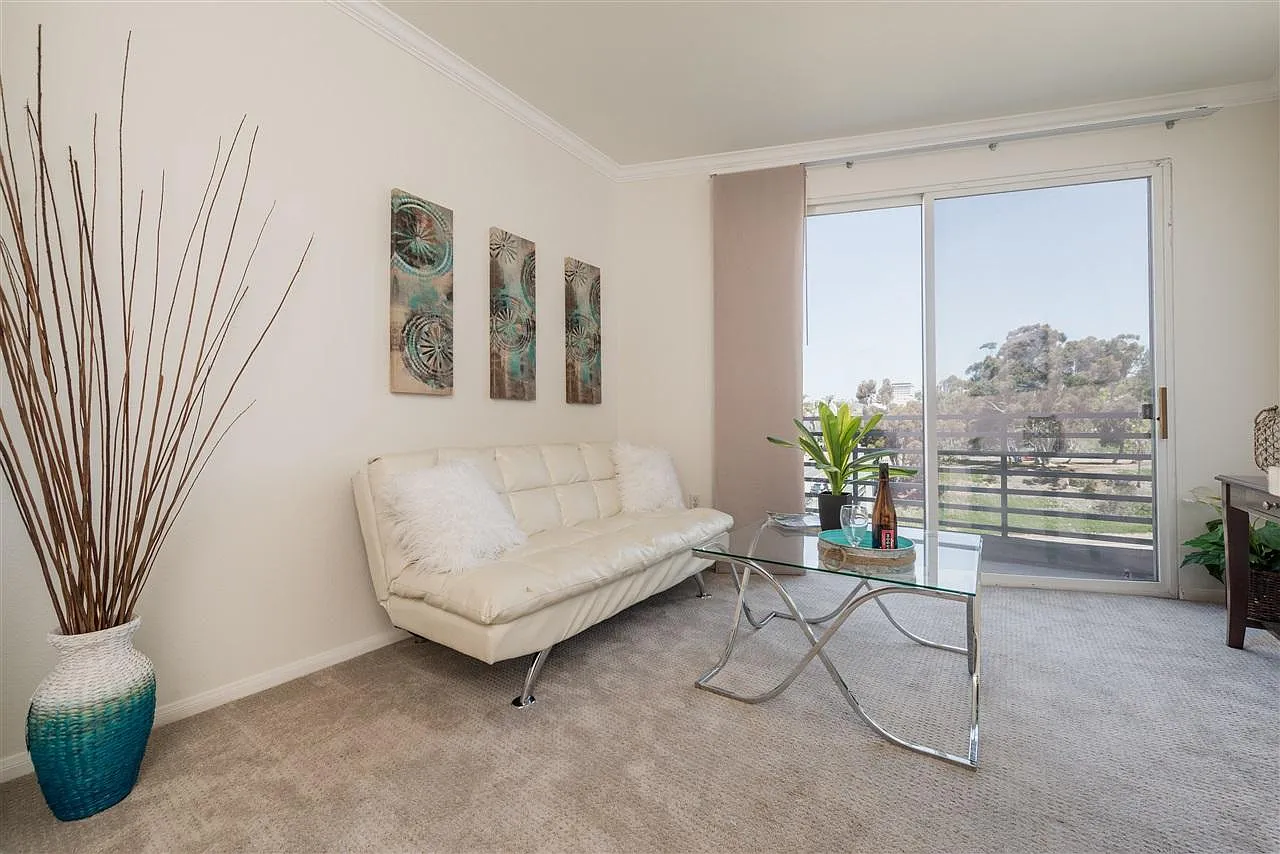 Studio, 450 sqft, $1,989 — Photo 4