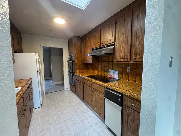 500 Poplar Avenue (903r) — Photo 14