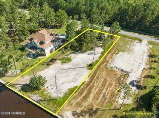 14 E Dowry Creek E, Belhaven, NC 27810