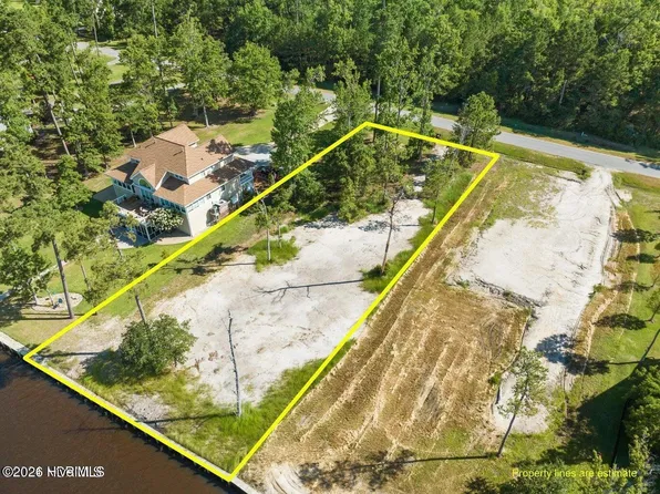 14 E Dowry Creek E, Belhaven, NC 27810