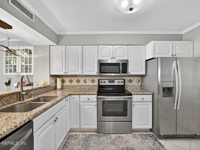 1301 1st St S #903 — Photo 17