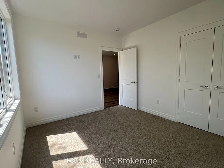 7532 Splendour Dr #MAIN — Photo 10
