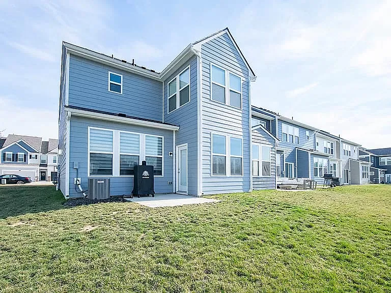 3 bed, 2.5 bath, 2096 sqft, $2,095 — Photo 4