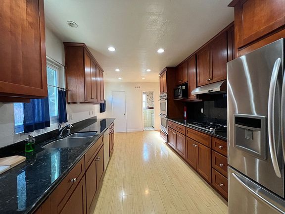 4th image of 2384 Lindaire Ave