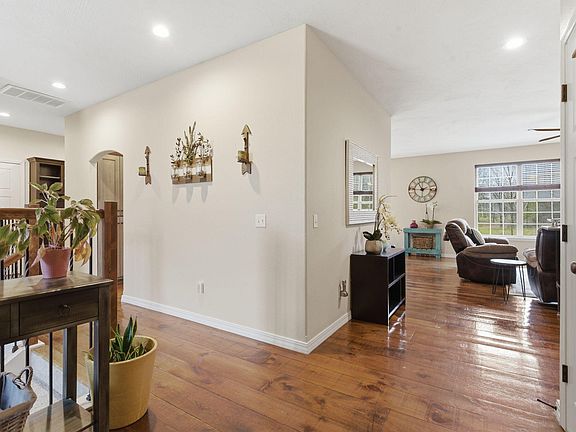 5th image of 5321 S James Avenue