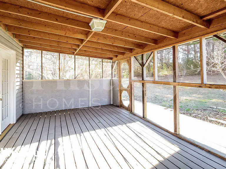 1005 Carrick Ct — Photo 8