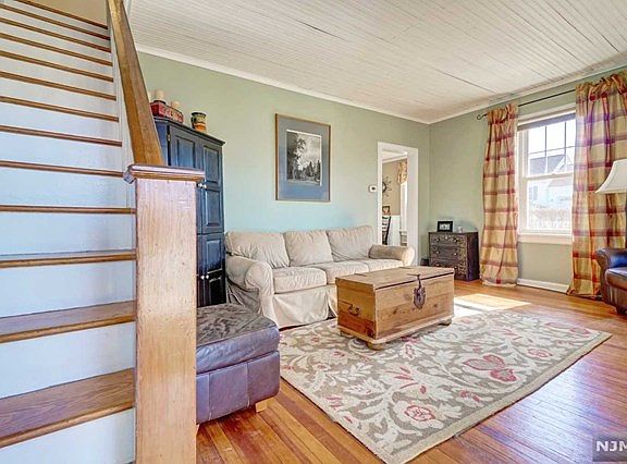 4th image of 68 Prospect St