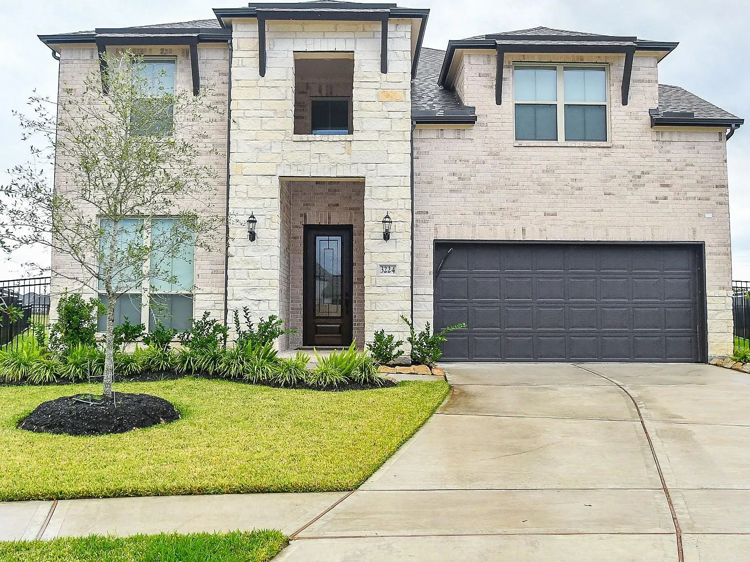 5 bed, 4.5 bath, 3229 sqft, $4,900 — Photo 1