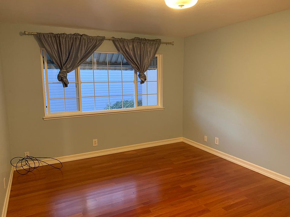 1st image of 212 Amherst St #1