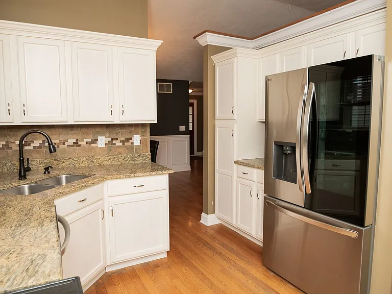 405 Galway Dr — Photo 16