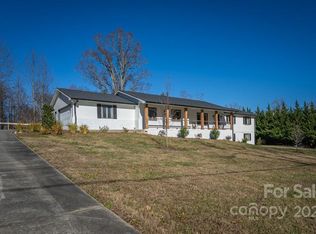 215 S Rugby Rd, Hendersonville, NC 28791