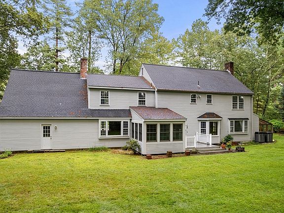 2nd image of 20 Shadow Oak Dr