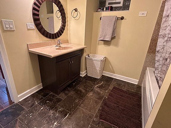 3rd image of 7429 Kildare Ave