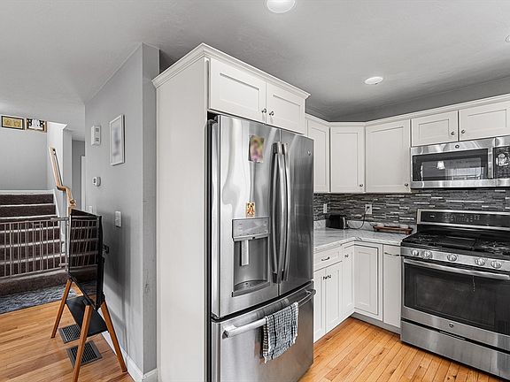 5th image of 20 Boxwood Dr