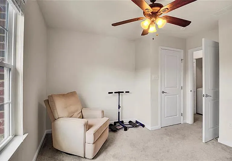 611 Edison Dr — Photo 4
