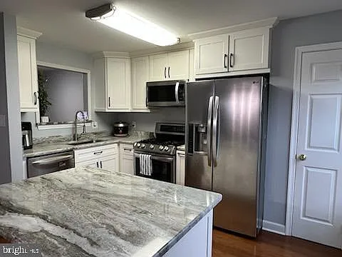 3 bed, 2.5 bath, 1600 sqft, $2,600 — Photo 3