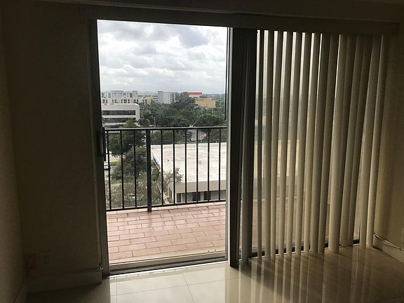 4th image of 1625 SE 10th Ave APT 807