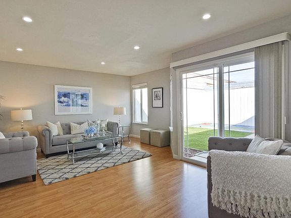 4th image of 3984 Tiverton Dr