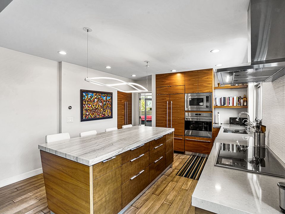 Kitchen with large drawers