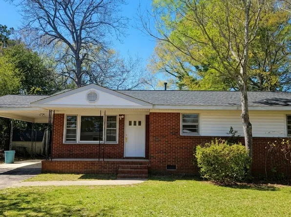 1806 Camelot Dr, Fayetteville, NC 28304