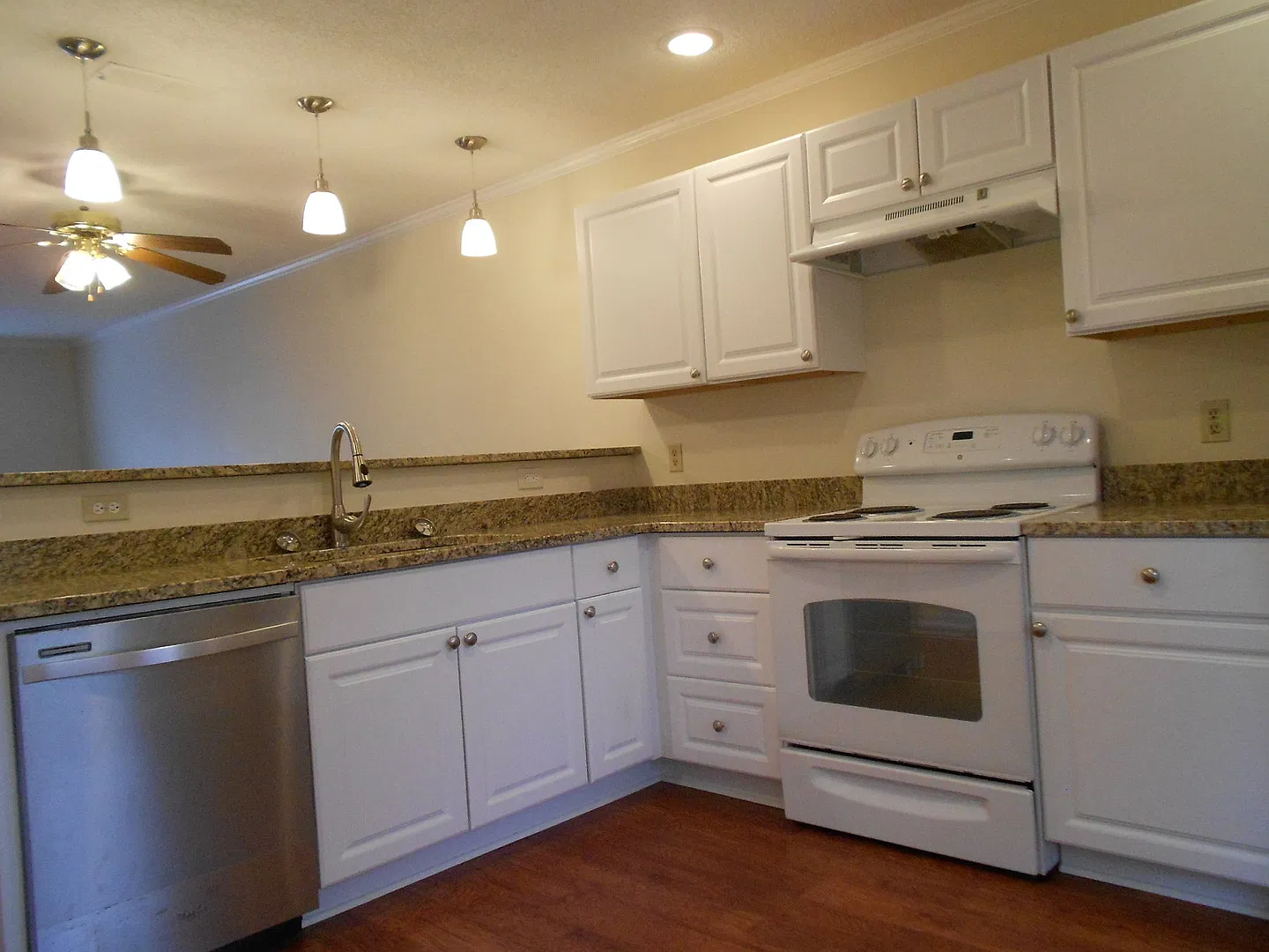 2 Bedroom Apartments/Townhomes in Five Points! — Photo 3