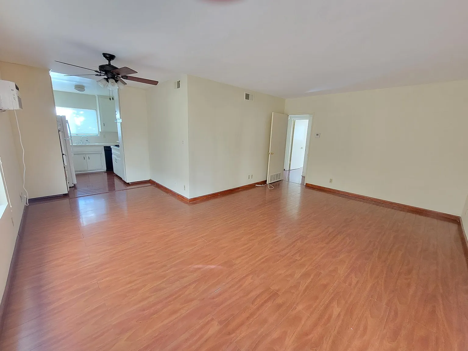 3 bed, 1060 sqft, $3,195 — Photo 3