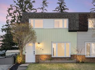 3226 NW Dover Cres SE, Calgary, AB T2B 1V2