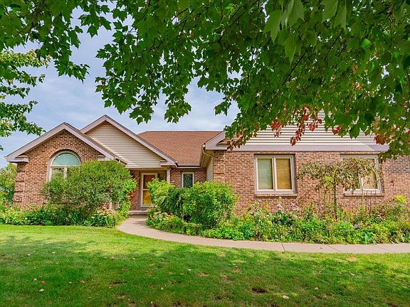 5th image of 5834 Persimmon Dr