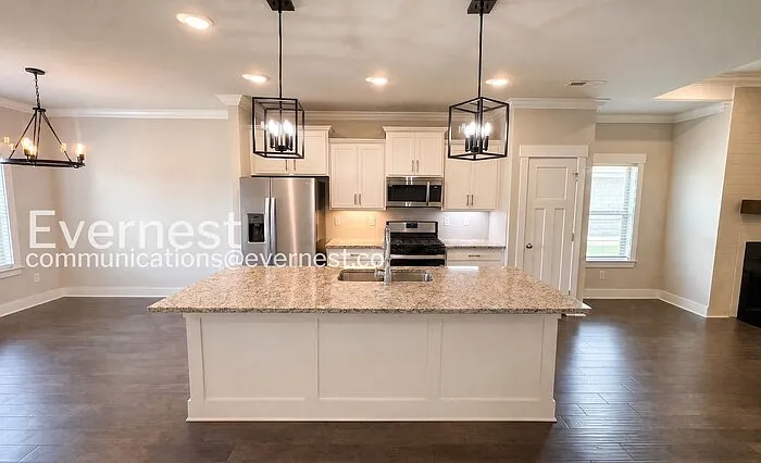 3 bed, 2.0 bath, 1660 sqft, $1,875 — Photo 3