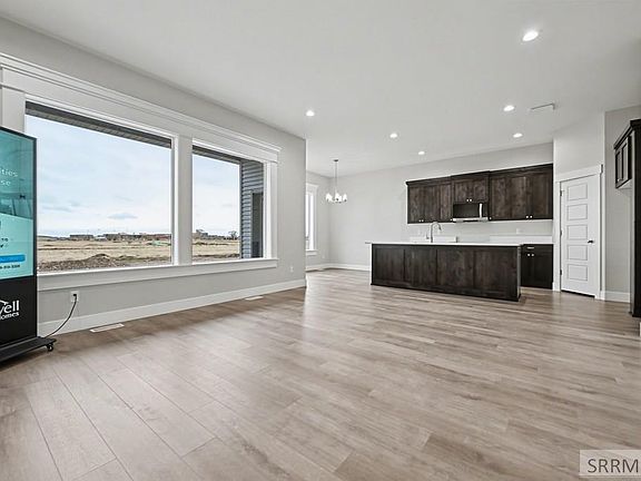 2nd image of 472 Spruce Way