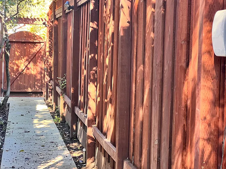Oak St — Photo 10