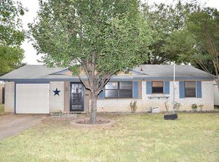 1206 Johns Dr, Euless, TX 76039