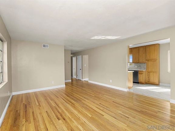 5th image of 1263 Cresthill Rd