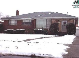 22141 Westhampton St, Oak Park, MI 48237