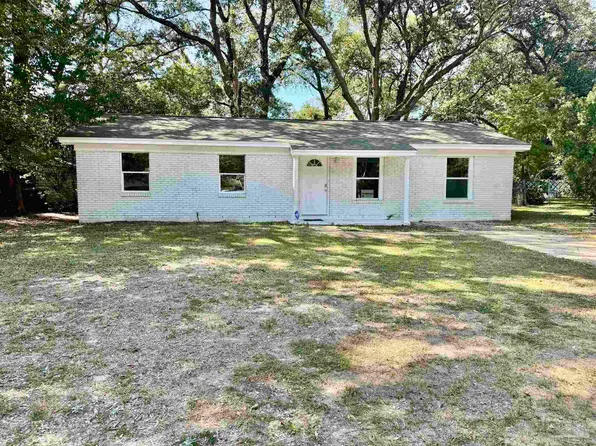 5665 Gainswood Ct, Pensacola, FL 32526