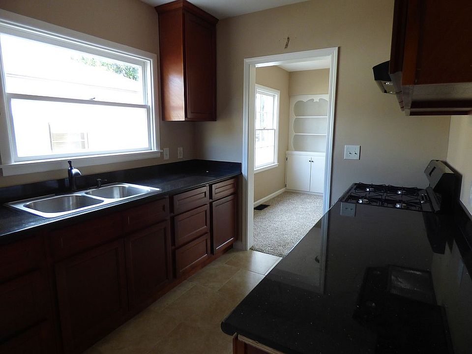 1st image of 581 Swanston Dr