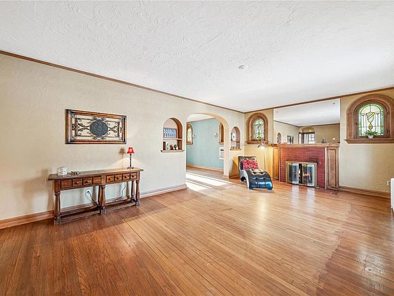 2nd image of 8250 Glen Echo Dr