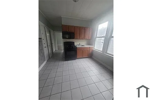 154 Dayton St #2R Photo 1