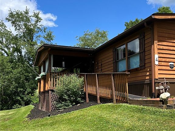 3rd image of 4 Hemlock Dr