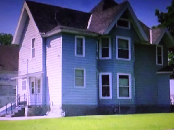 906 N Grand Ave, Charles City, IA 50616