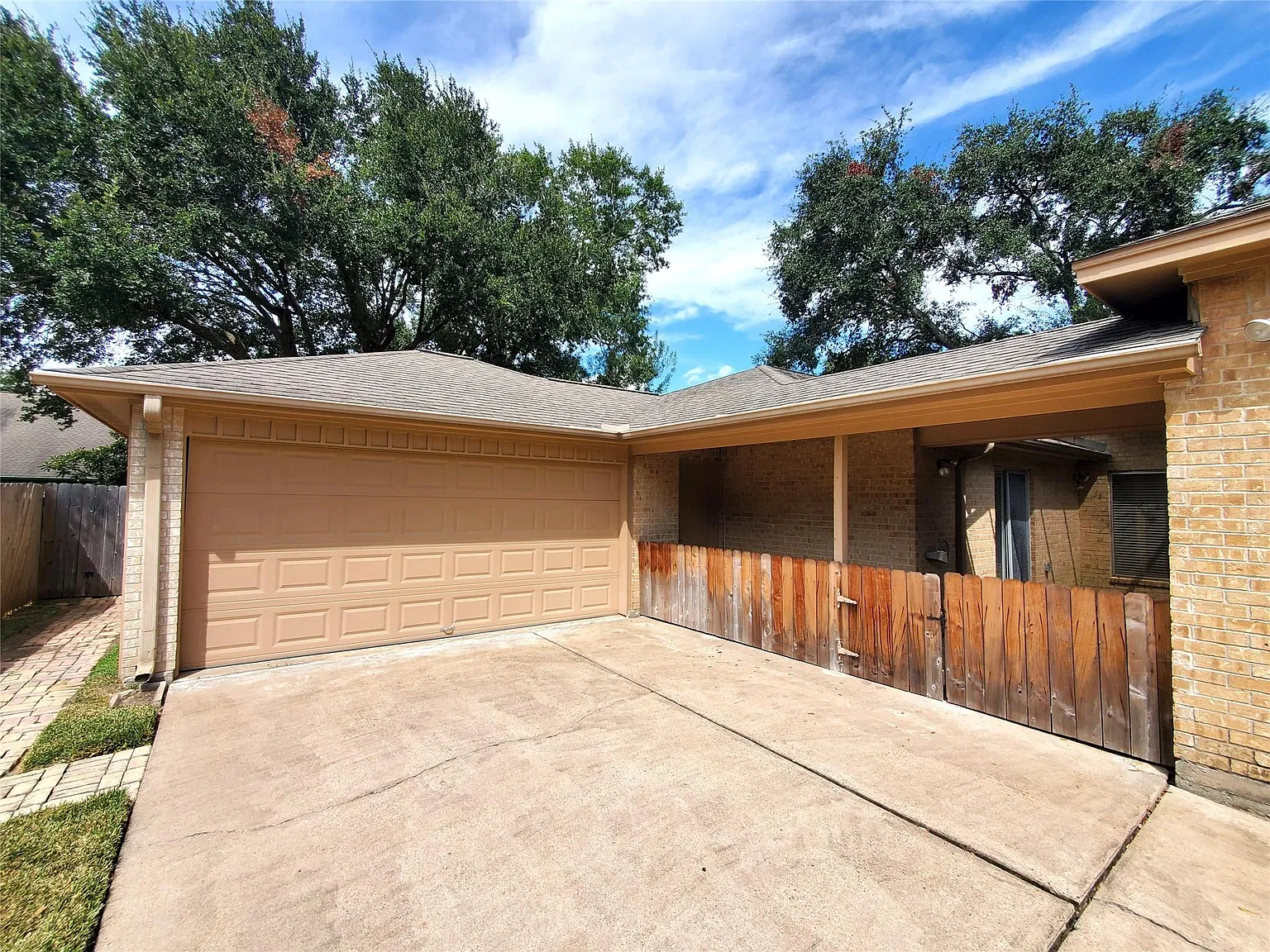 4 bed, 2.0 bath, 2482 sqft, $2,675 — Photo 3