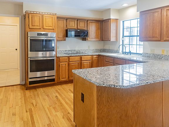 4th image of 2050 Grove Bluff Rd