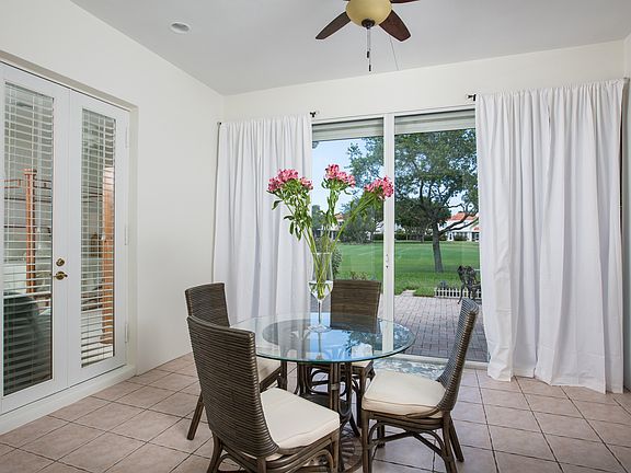 5th image of 1015 Saint James Cir