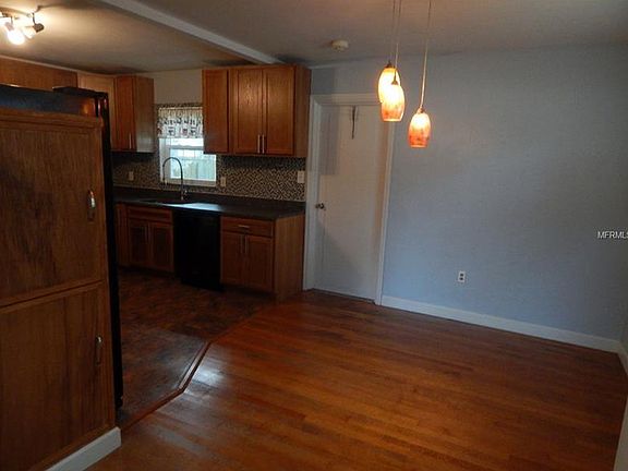 4th image of 4112 Queen St N