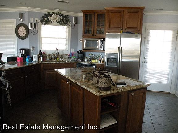 5th image of 118 Bur Oaks Blvd