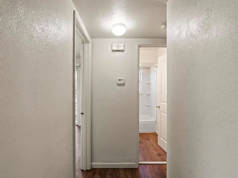 Westport Edge Apartments — Photo 48