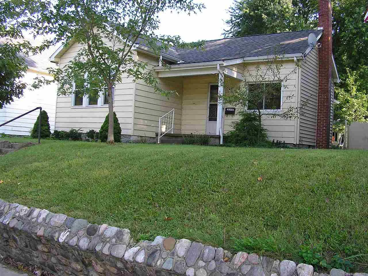 2007 E Market St photo 1